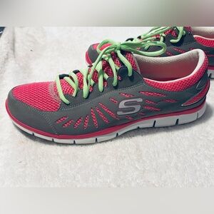 Brand New Women’s SKETCHER Flex Sneakers - Size 11